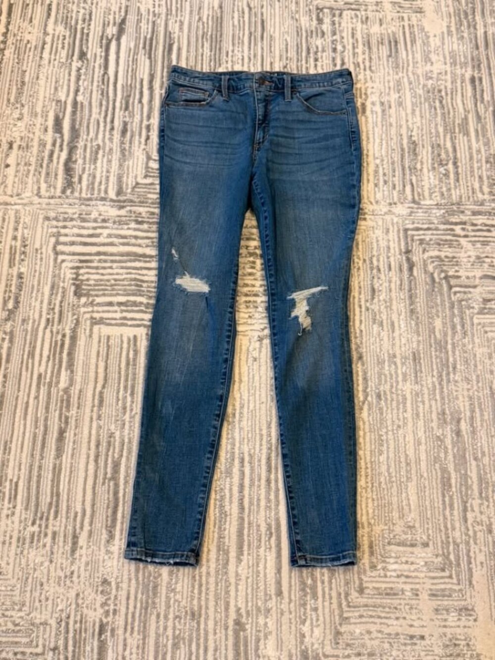 Universal Thread women's size 8 29R High Rise Skinny Blue Jeans